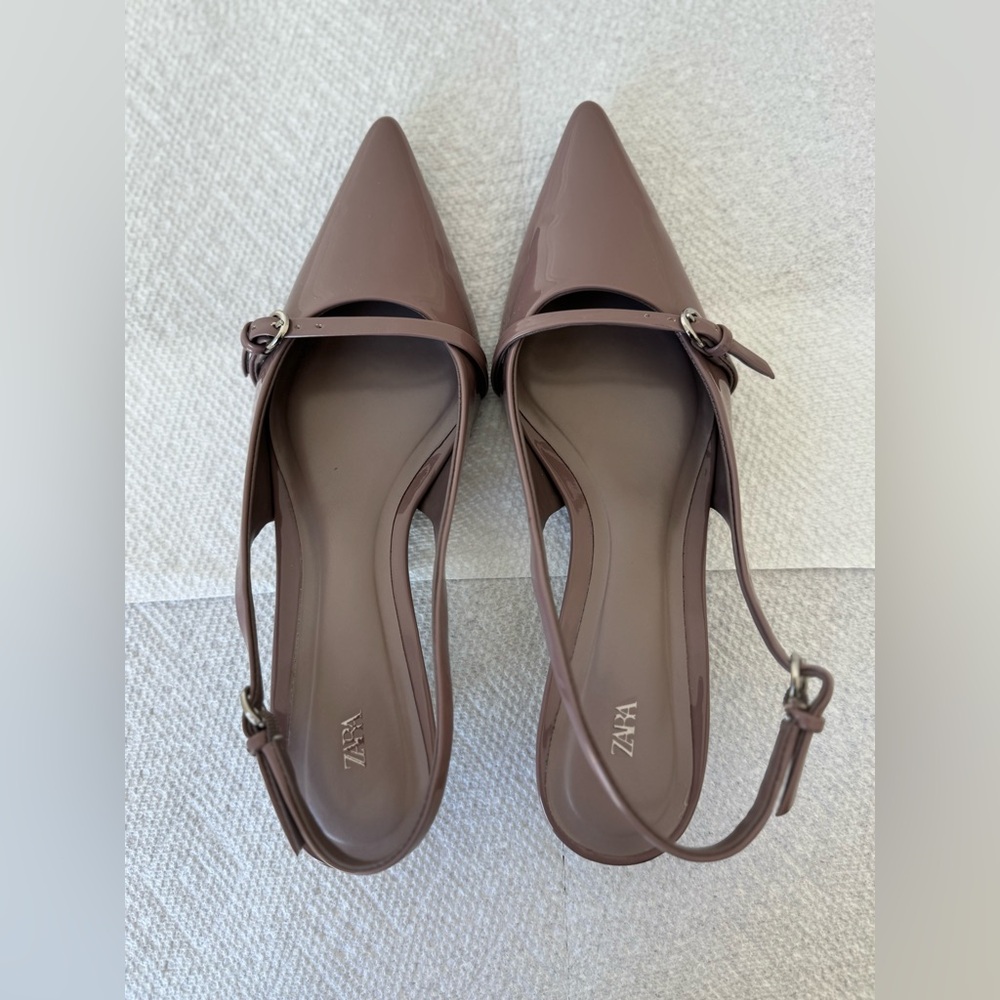 ZARA Woman's Mauve Slingback Pointed Toe
Kitten Heels